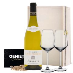 Chablis in wijnkist met 2 glazen